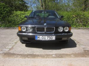 BMW 750iL (E32)